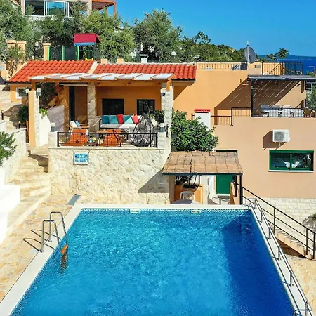 Lovely In With Outdoor Swimming Pool Semesterbostad