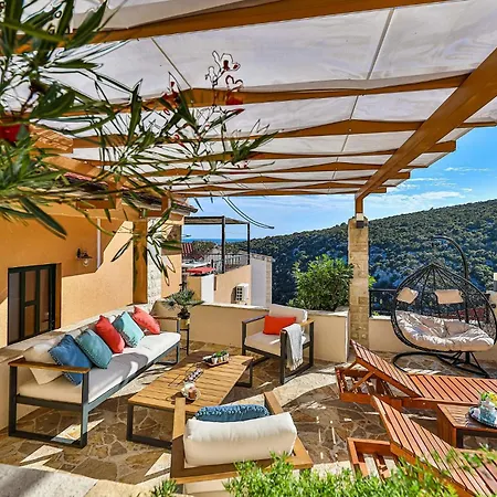 Lovely In With Outdoor Swimming Pool Vinišće